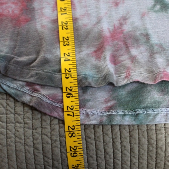 Handmade tie dye v-neck t-shirt top by Hue Revival - Picture 8 of 9
